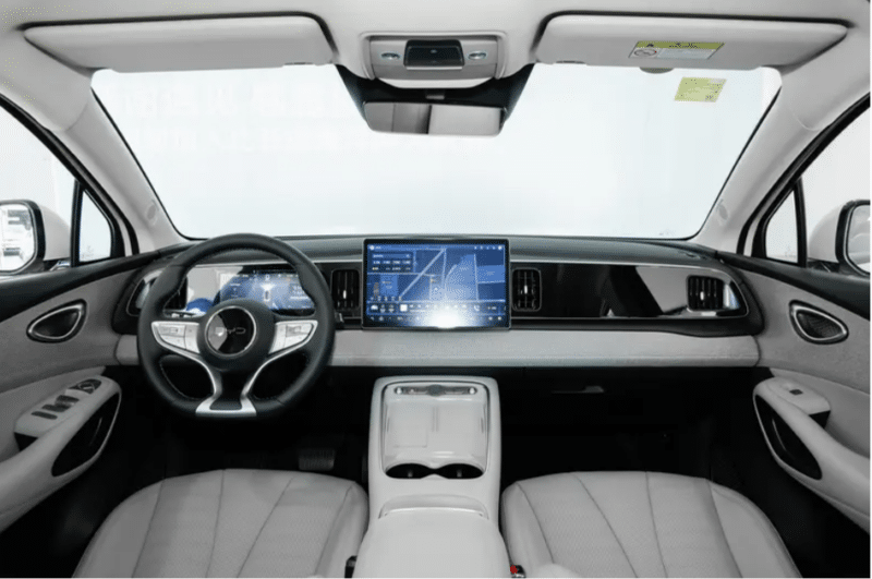 المقصورة الداخلية لسيارة BYD Sealion 05