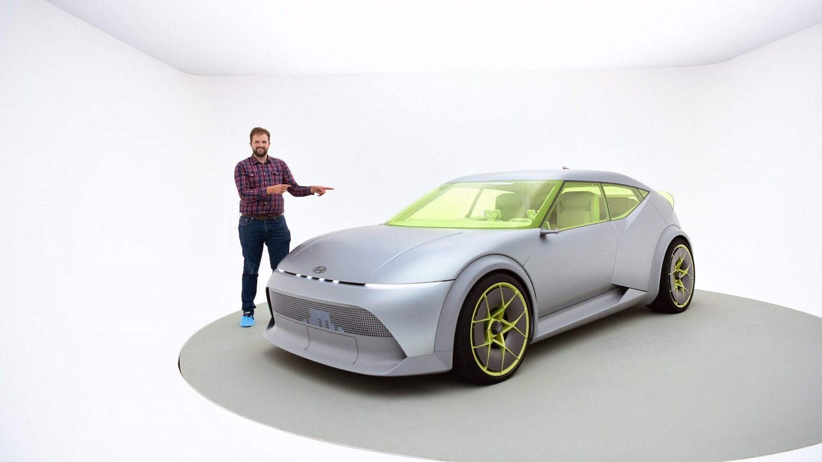 هيونداي IONIQ 3 تُعرض تلميحيًا قبل العرض العالمي في 20 أبريل