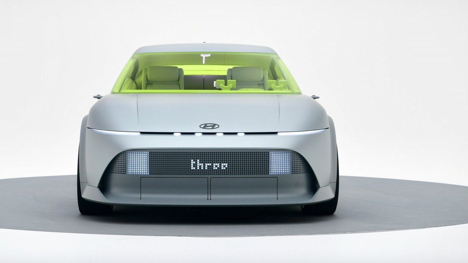 المنظر الخلفي لسيارة Hyundai IONIQ 3