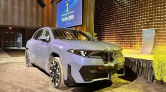 اكتساح كهربائي في نيويورك: BMW iX3 تتربع على عرش “سيارة العام العالمية 2026”