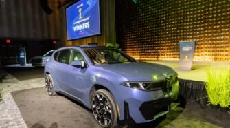 بي إم دبليو اي اكس 3 تفوز بجائزة أفضل سيارة كهربائية في العالم لعام 2026