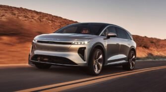 لوسيد جرافيتي تفوز بجائزة أفضل سيارة فاخرة في العالم لعام 2026