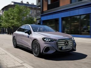 مرسيدس-بنز تعيد صياغة المستقبل: الكشف عن C-Class الكهربائية الجديدة كلياً لعام 2027