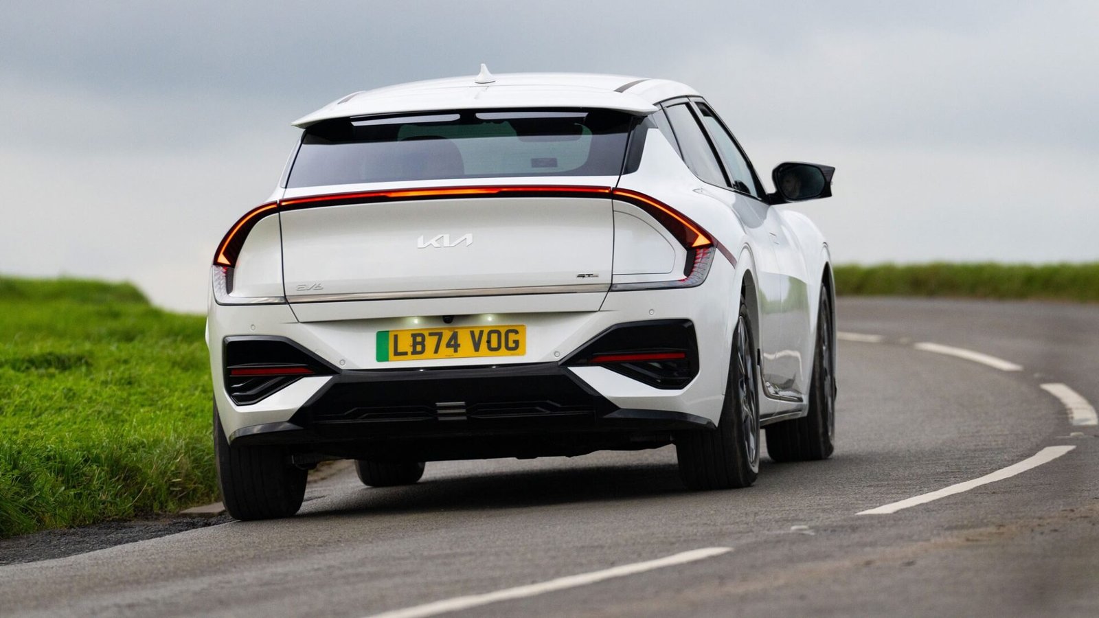 كيا EV6 2026: معيار جديد في الأداء الكهربائي الميسور التكلفة