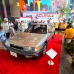أكورا تعيد إحياء معرض سيارات من الثمانينيات بمناسبة عيدها الأربعين
