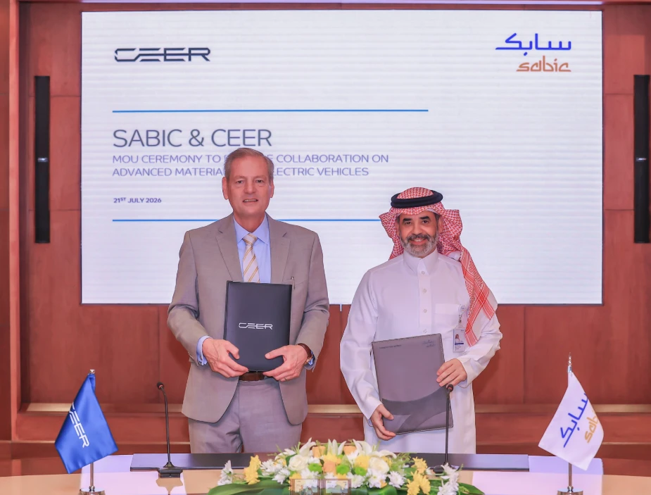 شراكة سير وسابك لتطوير مواد متقدمة للمركبات الكهربائية