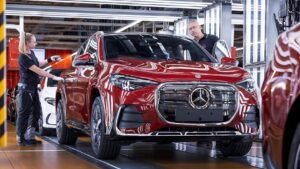 مرسيدس-بنز GLA الجديدة على خط الإنتاج في مصنع راستات