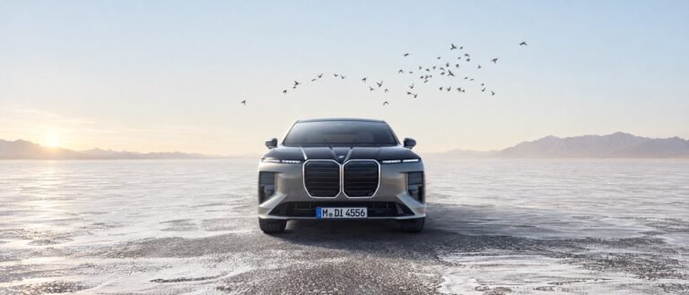 لقطة أمامية كاملة لسيارة BMW 7 Series الجديدة من BMW MediaPool