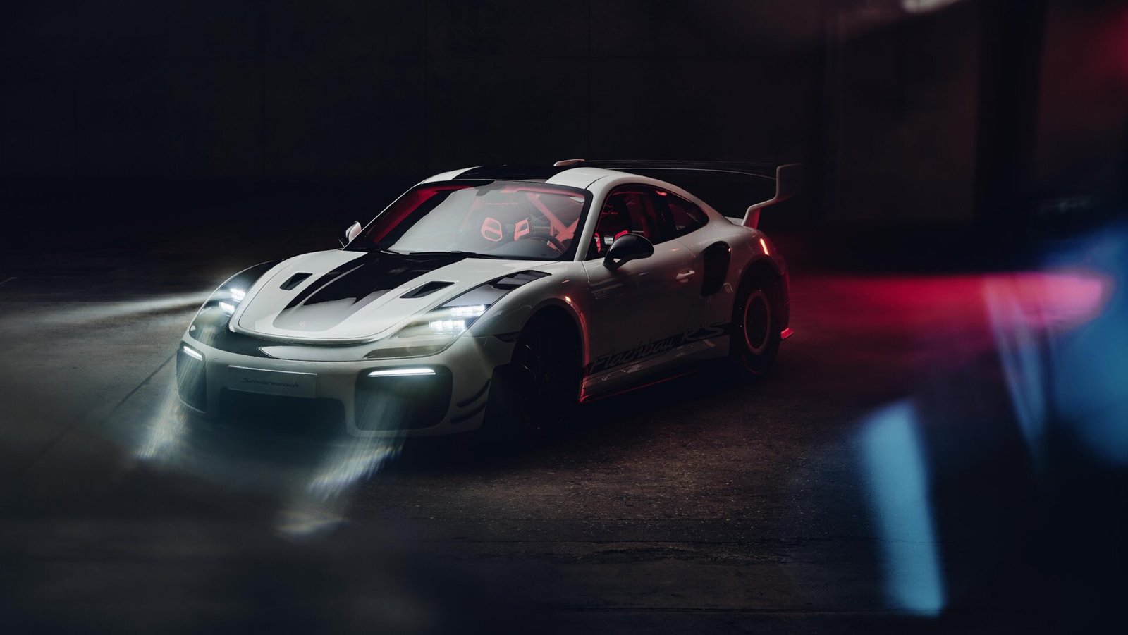 سيارة Porsche Flachbau RS الفريدة من برنامج Sonderwunsch أمامية ثلاثة أرباع