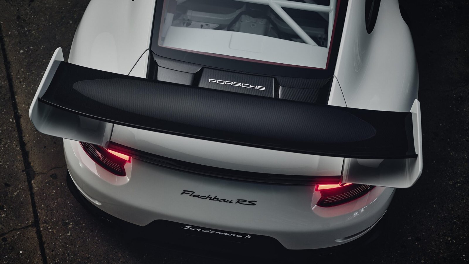 الجناح الخلفي الكبير في سيارة Porsche Flachbau RS الفريدة