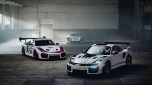 سيارة Porsche Flachbau RS الفريدة من برنامج Sonderwunsch في لقطة أمامية ثلاثة أرباع