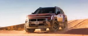 هيونداي توسان 2027 XRT PRO من الأمام بزاوية ثلاثة أرباع في صورة رسمية