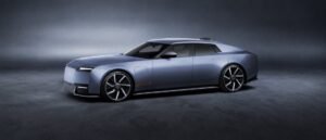 غلاف سيارة جاكوار Type 01 الكهربائية GT بأربعة أبواب في استوديو، بإطار كامل