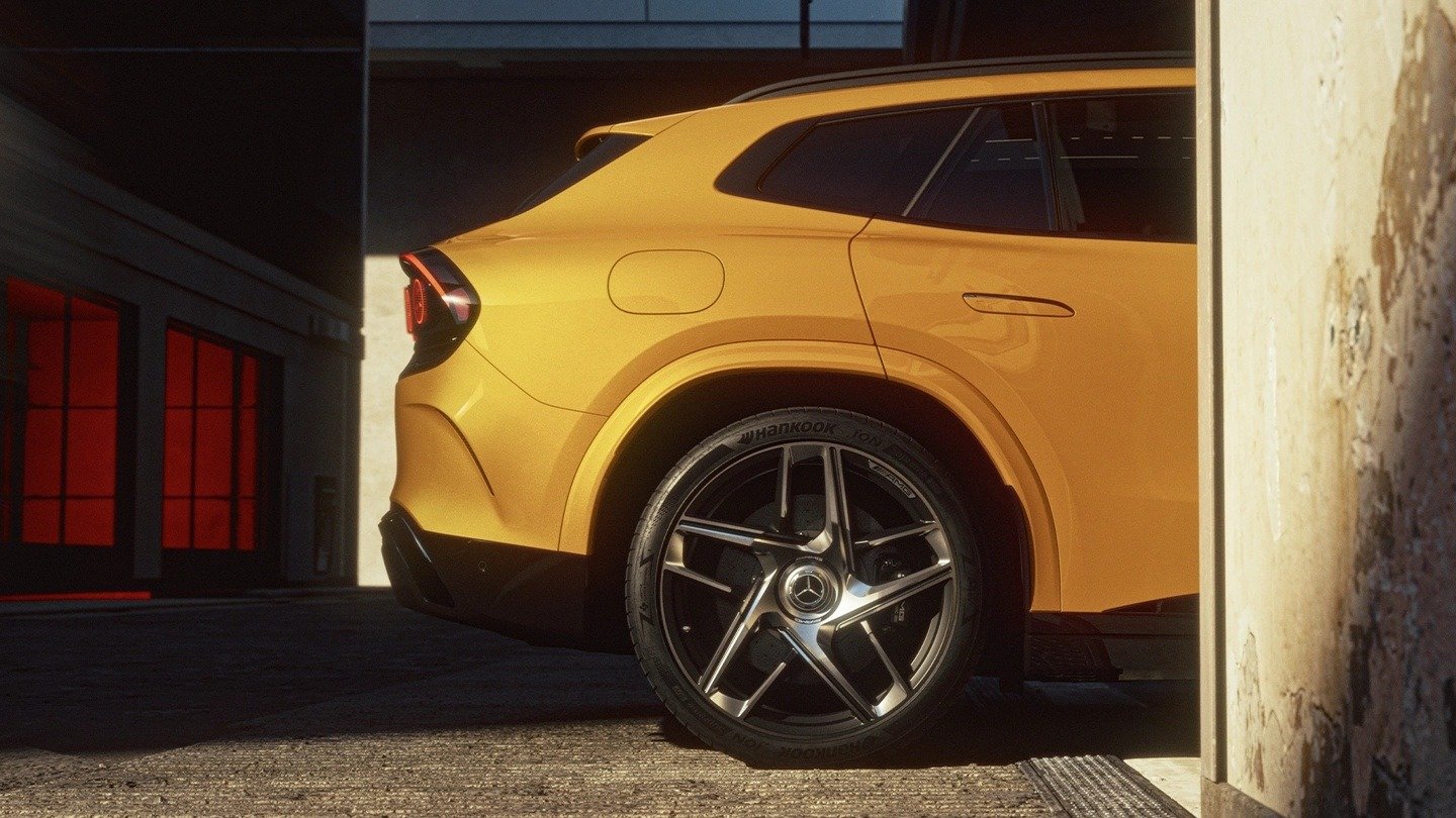 الجزء الخلفي من مرسيدس-AMG GT SUV الكهربائية في صورة رسمية