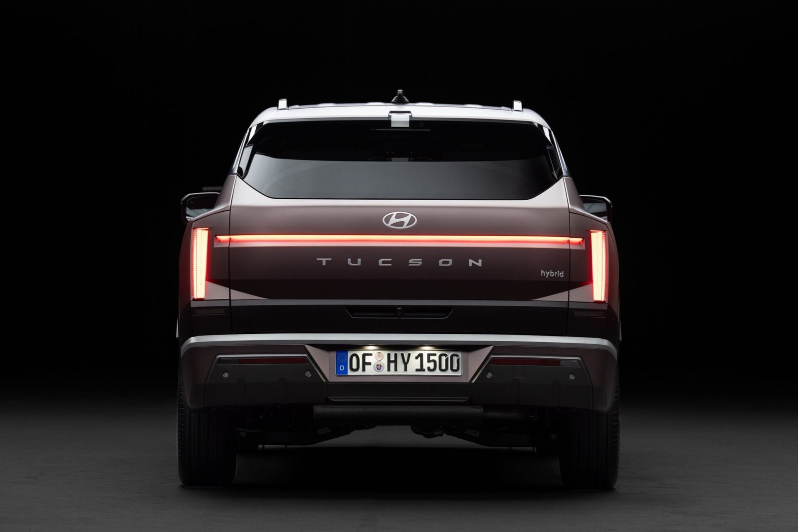 المنظر الخلفي الكامل لهيونداي Tucson الجديدة مع مصابيح Prism Rear Lamp