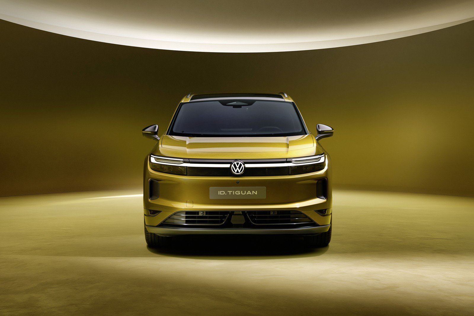 الواجهة الأمامية لسيارة فولكس واجن ID. Tiguan الكهربائية الجديدة