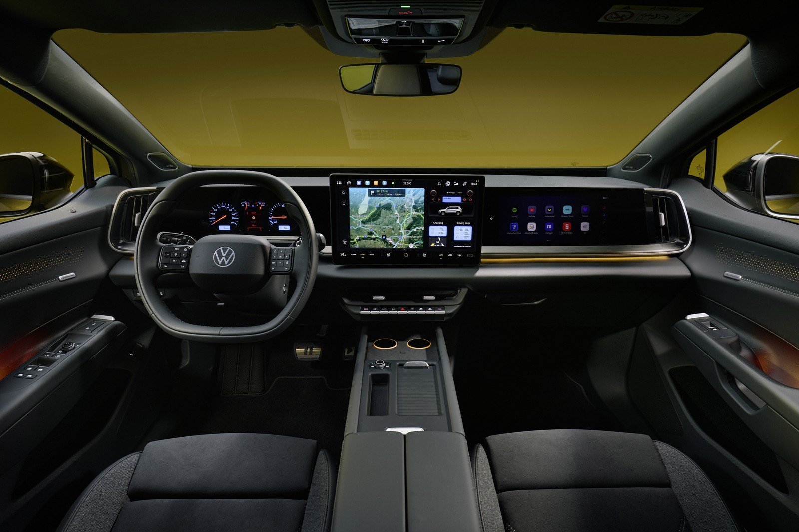 مقصورة سيارة فولكس واجن ID. Tiguan وشاشاتها الرقمية